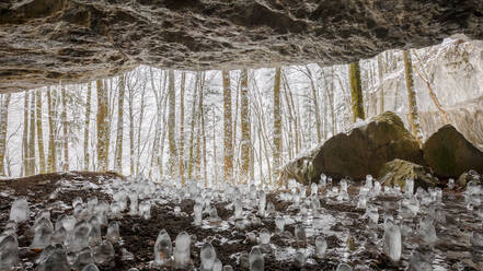 Eisformationen in der Mazarna-Höhle im Velka-Fatra-Nationalpark. - CAVF75423