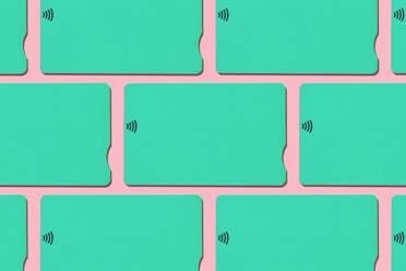 Mintgrünes Muster für kontaktlose Kreditkarten auf pastellrosa Hintergrund - GEMF03438