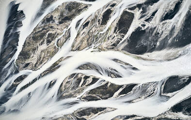 Ströme von gefrorenem Schnee bedecken das Bergland - CAVF75487