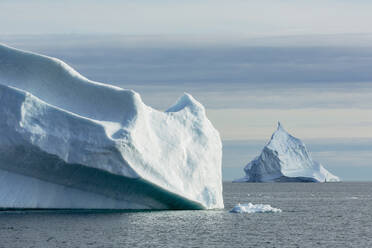 Eisbergformationen im Atlantischen Ozean Grönland - HOXF05132