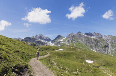 Switzerland, St Gallen Canton, Glarus Alps, Man hiking the Panoramic hiking trail in the Tectonic Arena Sardona - GWF06479