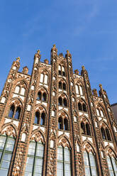 Germany, Mecklenburg-Western Pomerania, Greifswald, Low angle view of gothic residential warehouse - WDF05824