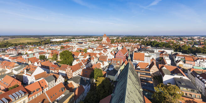Deutschland, Mecklenburg-Vorpommern, Greifswald, Panorama der Altstadt - WDF05826