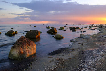 Sonnenuntergang an der Küste, Kattegat, Naturschutzgebiet Sardal, Halland, Schweden - LBF02896