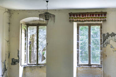 Decaying bathhouse in Mitterbad near St Pankraz in Ulental Valley, South Tyrol, Italy - PSTF00588