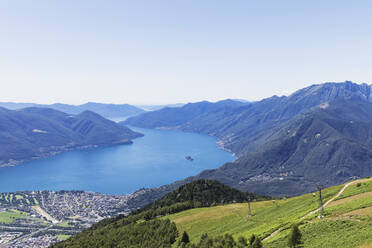 Blick vom Gipfel der Cimetta auf den Lago Maggiore, Locarno, Tessin, Schweiz - GWF06495