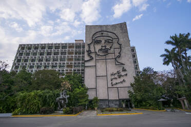 Innenministerium mit Porträt Che Guevara, Plaza de la Revolucion, Vedado, Havanna, Kuba - PAF01957