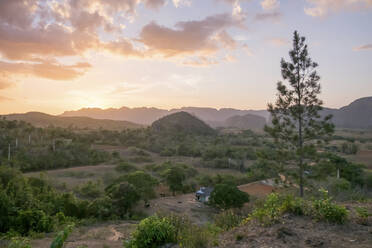 Landschaften im Valle de Vinales bei Sonnenuntergang, Pinar del Rio, Kuba - PAF01960