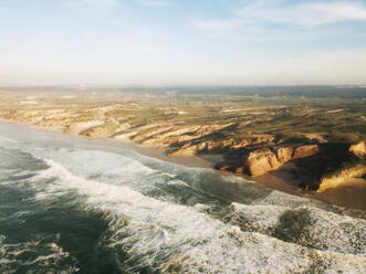 Portugal, Peniche, Luftaufnahme der zerklüfteten Meeresküste - DCRF00003