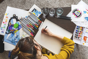 Crop view of woman drawing at home - WPEF02667