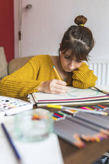 Woman drawing with pencil - WPEF02669