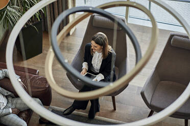 Businesswoman in a meeting in hotel lobby - ZEDF02968