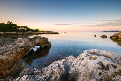 Morgens an der Küste in der Nähe der Stadt Argostoli auf der Insel Kefalonia. - CAVF75544