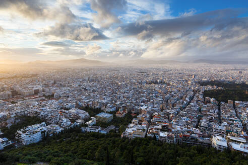Abendlicher Blick auf Athen vom Lycabettus-Hügel, Griechenland. - CAVF75553