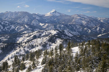 North Cascade Mountains mit Schnee bedeckt - CAVF75562