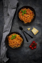 Bowls of spaghetti with basil and Parmesan - LVF08624