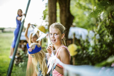 Girls decorating the garden for a birthday party - SODF00658