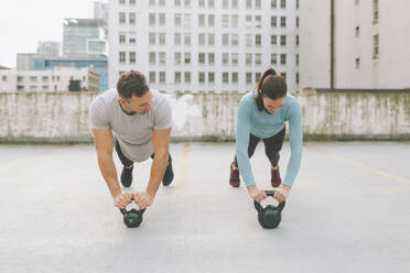 Man and woman exercising in the city, Vancouver, Canada - CMSF00102