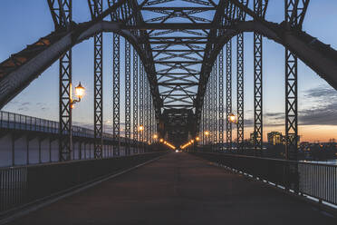 Germany, Hamburg, Diminishing perspective of Elbbrucken bridge at dusk - KEBF01489
