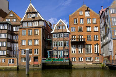 Germany, Hamburg, Nikolaifleet canal and historical townhouses - LBF02915