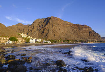 Spain, Santa Cruz de Tenerife, Valle Gran Rey, Coastal town on La Gomera island - SIEF09585