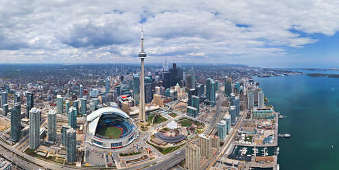 Panoramic aerial view of buildings on the shore of Lake Ontario, Toronto, Canada - AAEF06371