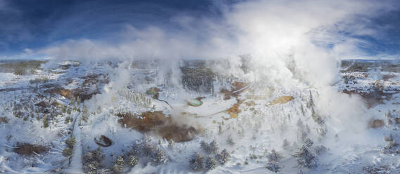 Panoramaluftaufnahme der Grand Prismatic Spring, Yellowstone National Park, USA - AAEF06410