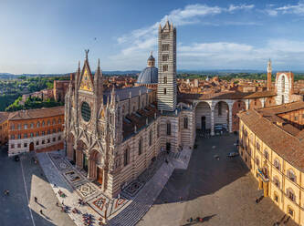 Luftaufnahme des Doms von Siena, Italien - AAEF06440