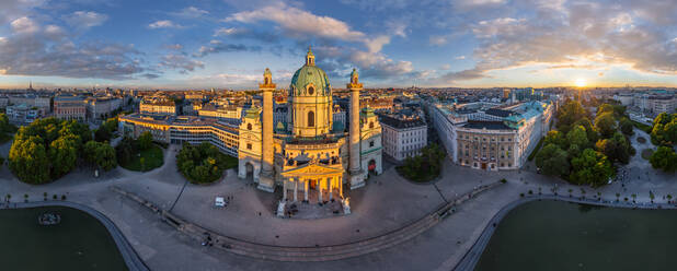 Panoramaluftaufnahme der Kirche St. Karl Borromäus, Wien, Österreich - AAEF06465