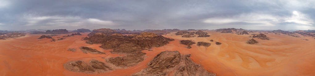 Panoramaluftaufnahme von Siq Um Al Tawaqi, Wadi Rum Wüste, Jordanien - AAEF06480