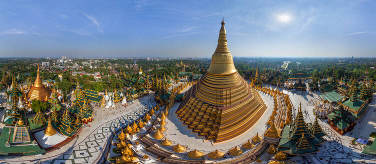 Panoramaluftaufnahme des religiösen Komplexes der Shwedagon-Pagode, Myanmar - AAEF06497