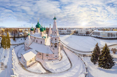Luftaufnahme der Kirche des Propheten Elias, Sovetskaya-Platz, Jaroslawl, Goldener Ring von Russland - AAEF06542
