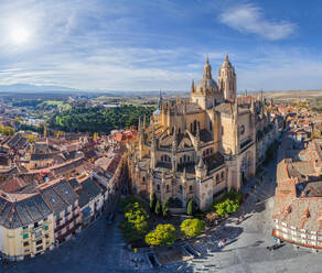 Luftaufnahme der Kathedrale von Segovia, Spanien - AAEF06585