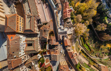 Luftaufnahme des San Andrés-Tors, Segovia, Spanien - AAEF06587