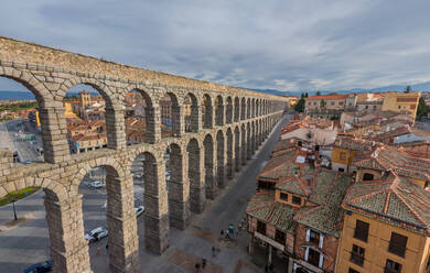 Luftaufnahme des Aquädukts von Segovia, Spanien - AAEF06591