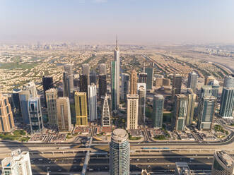 Luftaufnahme von Gebäuden in Dubai Marina, Dubai, Vereinigte Arabische Emirate - AAEF06624