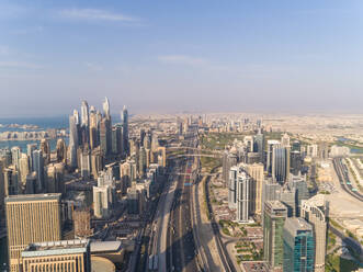 Luftaufnahme von Gebäuden in Dubai Marina, Dubai, Vereinigte Arabische Emirate - AAEF06627