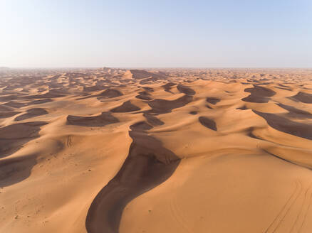Luftaufnahme der Sanddünen Al Madam, Sharjah, Vereinigte Arabische Emirate - AAEF06628