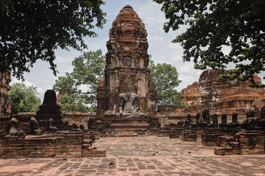 Antike Buddha-Statue in einem Tempel in Ayutthaya, Thailand, Asien - NMSF00405