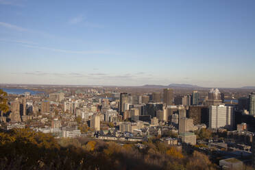 Blick auf das Stadtzentrum von Montreal vom Mount Royal Chalet - CAVF75961