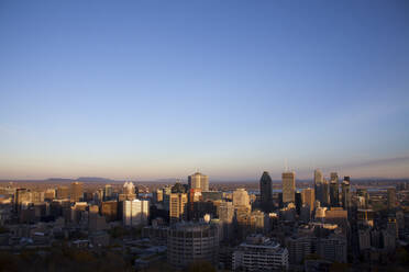 Blick auf das Stadtzentrum von Montreal vom Mount Royal Chalet - CAVF75963