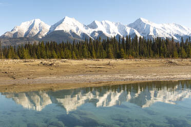 Gebirgsreflexion im Kootenay National Park - CAVF76043