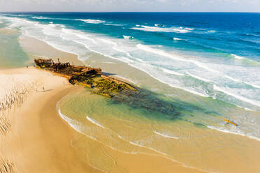 Luftaufnahme der S.S. Maheno, Fraser Island, Australien - AAEF06704