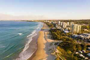 Luftaufnahme des Strandufers, Sunshine Coast, Queensland, Australien - AAEF06709