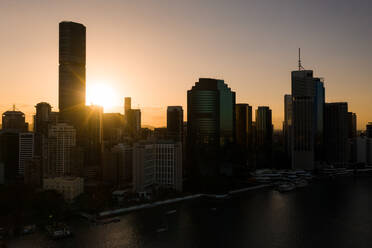 Luftaufnahme der Stadt mit einem Fluss, Kangaroo Point, Queensland, Australien - AAEF06717