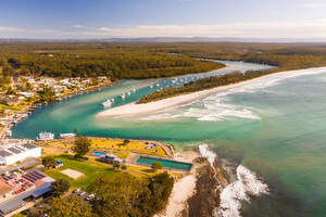 Luftaufnahme von Booten in der Bucht, Huskisson, New South Wales, Australien - AAEF06734