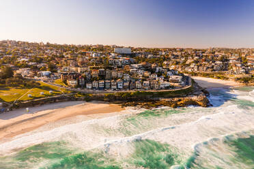 Luftaufnahme des Ufers der Bucht, Bronte, New South Wales, Australien - AAEF06755