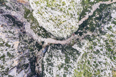 Spanien, Balearische Inseln, Drohnenansicht der Torrent de Pareis-Schlucht - SIEF09606