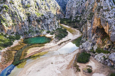 Spanien, Balearische Inseln, Sa Calobra, Drohnenansicht der Torrent de Pareis-Schlucht - SIEF09613