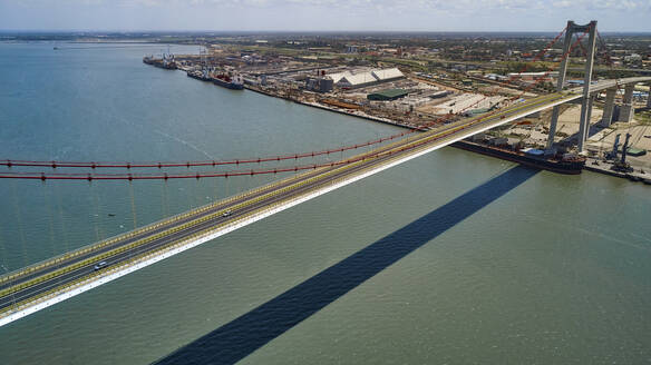 Mosambik, Katembe, Luftaufnahme der Maputo-Katembe-Brücke über die Maputo-Bucht - VEGF01651